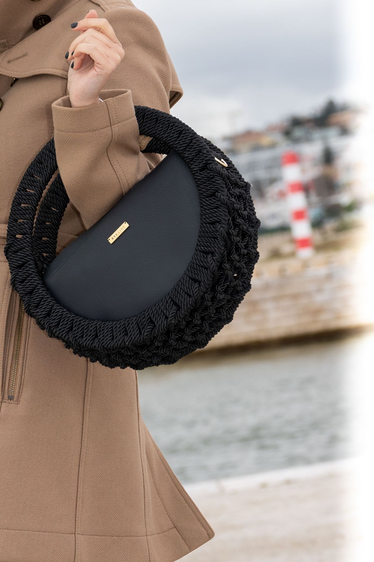 Rigid Round Medium Macramê Bag 