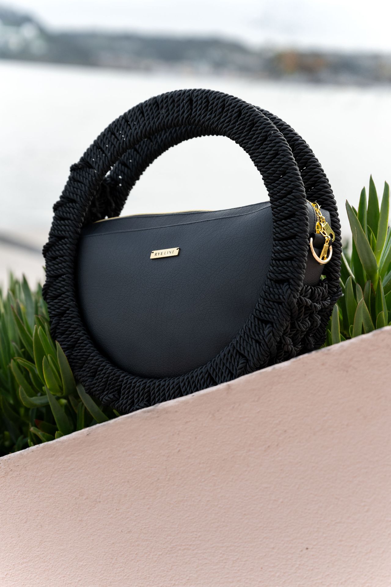 Rigid Round Medium Macramê Bag 